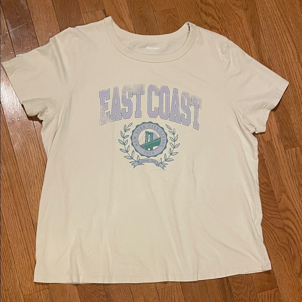 Old Navy ‘East Coast’ Everywear Tee in cream size large